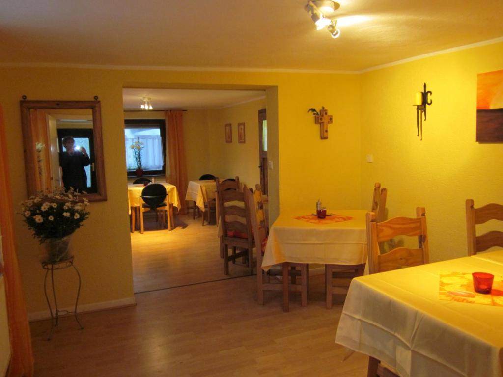 Gastehaus Am Fels Hotel Altenahr Bagian luar foto