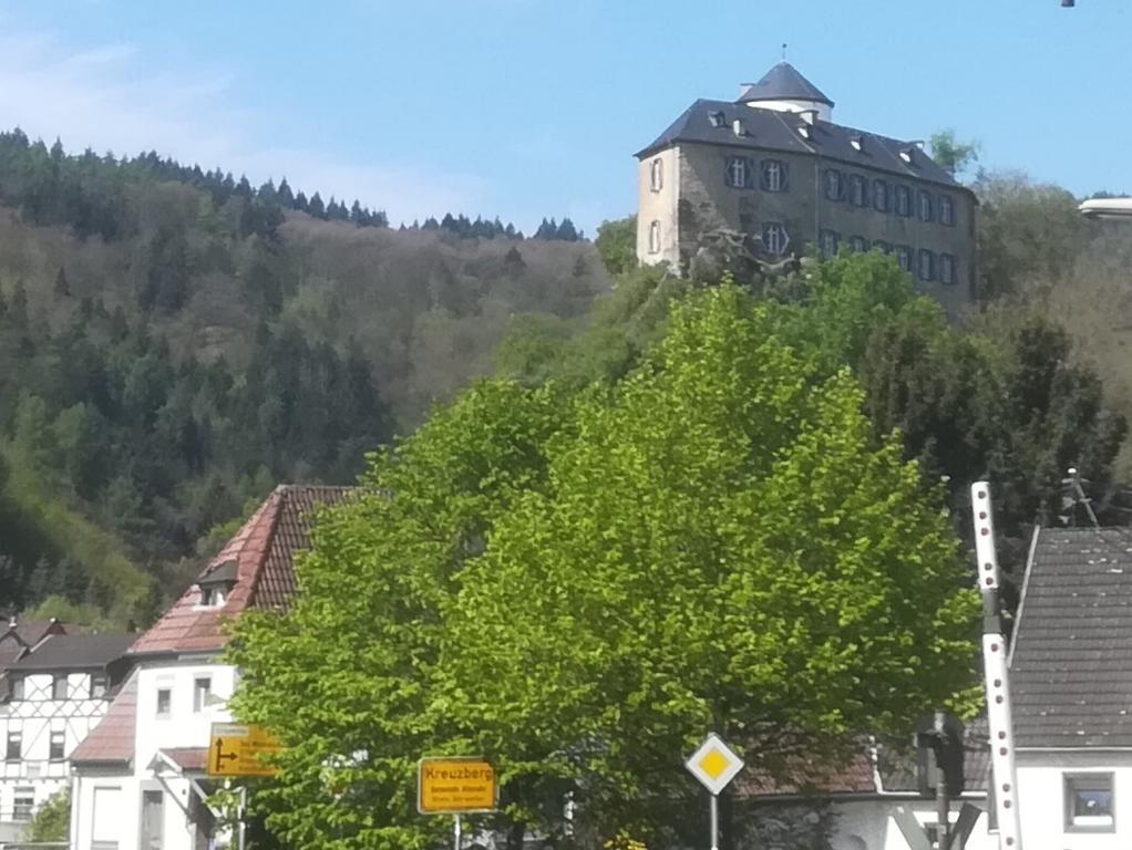 Gastehaus Am Fels Hotel Altenahr Bagian luar foto